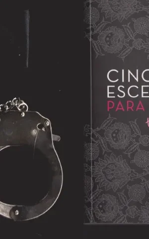 CINCUENTA ESCENARIOS PARA DESATAR TU PASIÓN. (INCLUYE LIBRO + ESPOSAS DE ACERO + VENDA PARA OJOS)